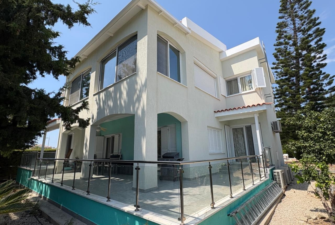 Four Bedroom Villa with Swimming Pool – Ref. SUN1587