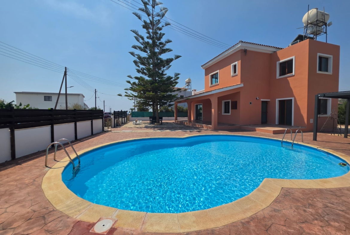Three Bedroom Villa with Swimming Pool – Ref. SUN1588