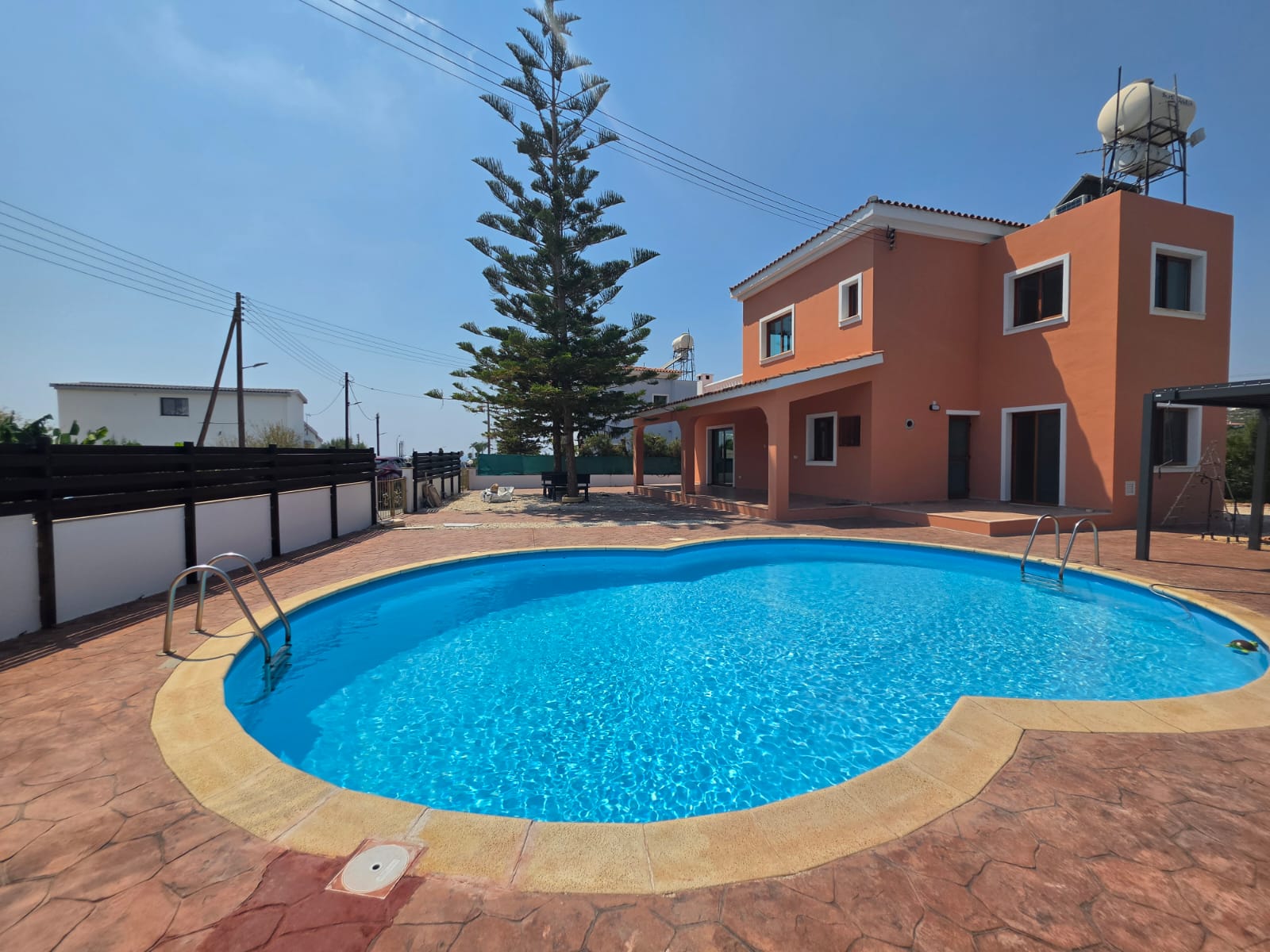 5a Three Bedroom Villa with Swimming Pool – Ref. SUN1588