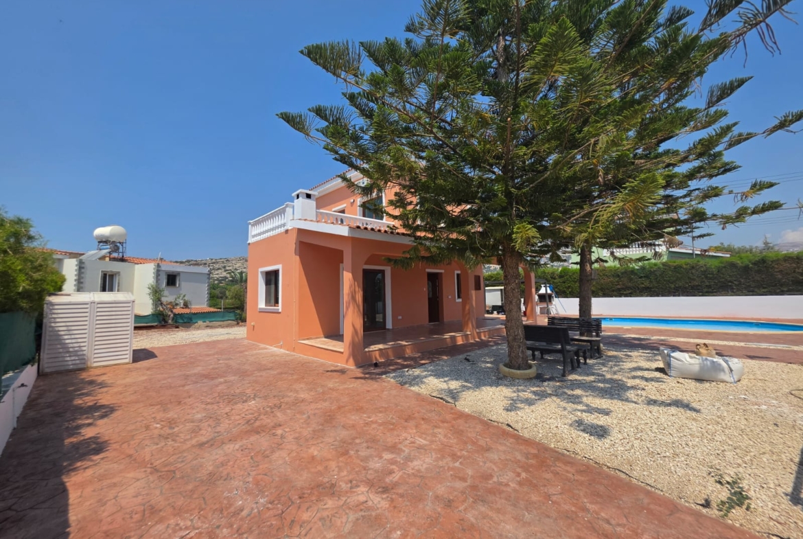 Three Bedroom Villa with Swimming Pool – Ref. SUN1588
