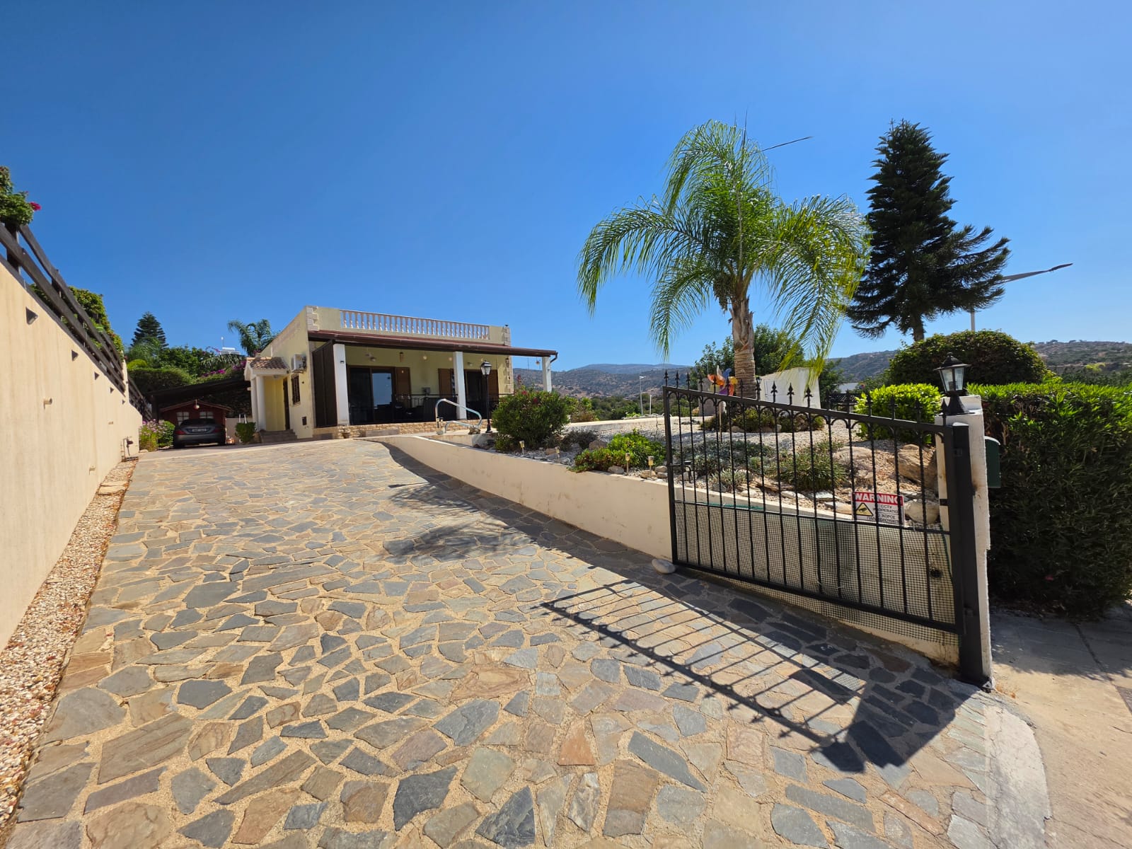 Three Bedroom Bungalow with swimming pool – Ref. SUN1589