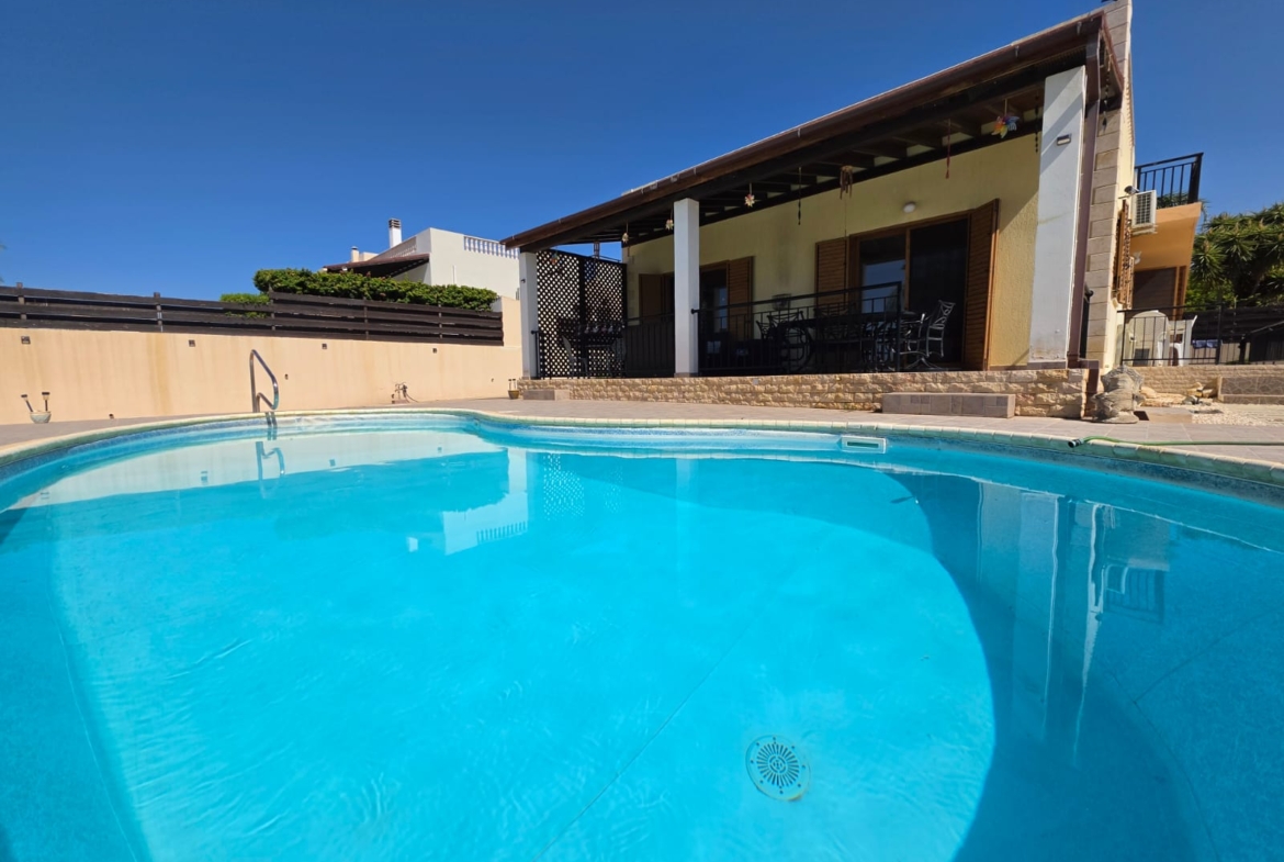 Three Bedroom Bungalow with swimming pool – Ref. SUN1589
