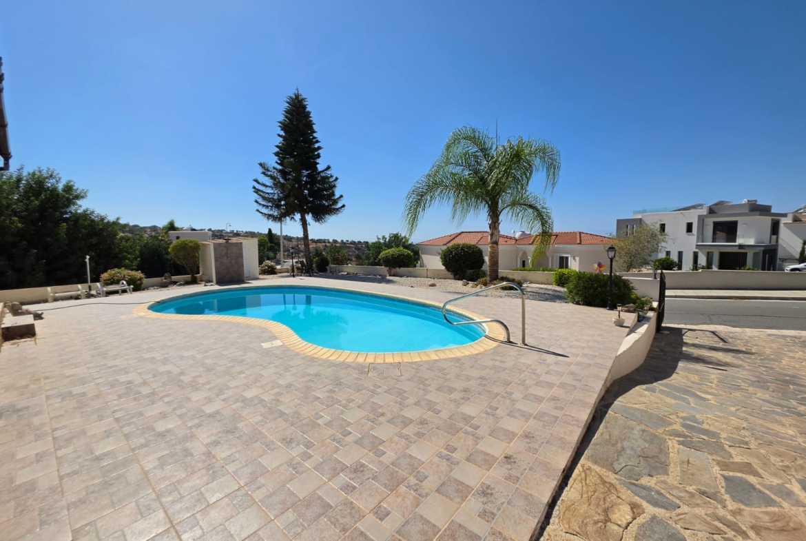 Three Bedroom Bungalow with swimming pool – Ref. SUN1589