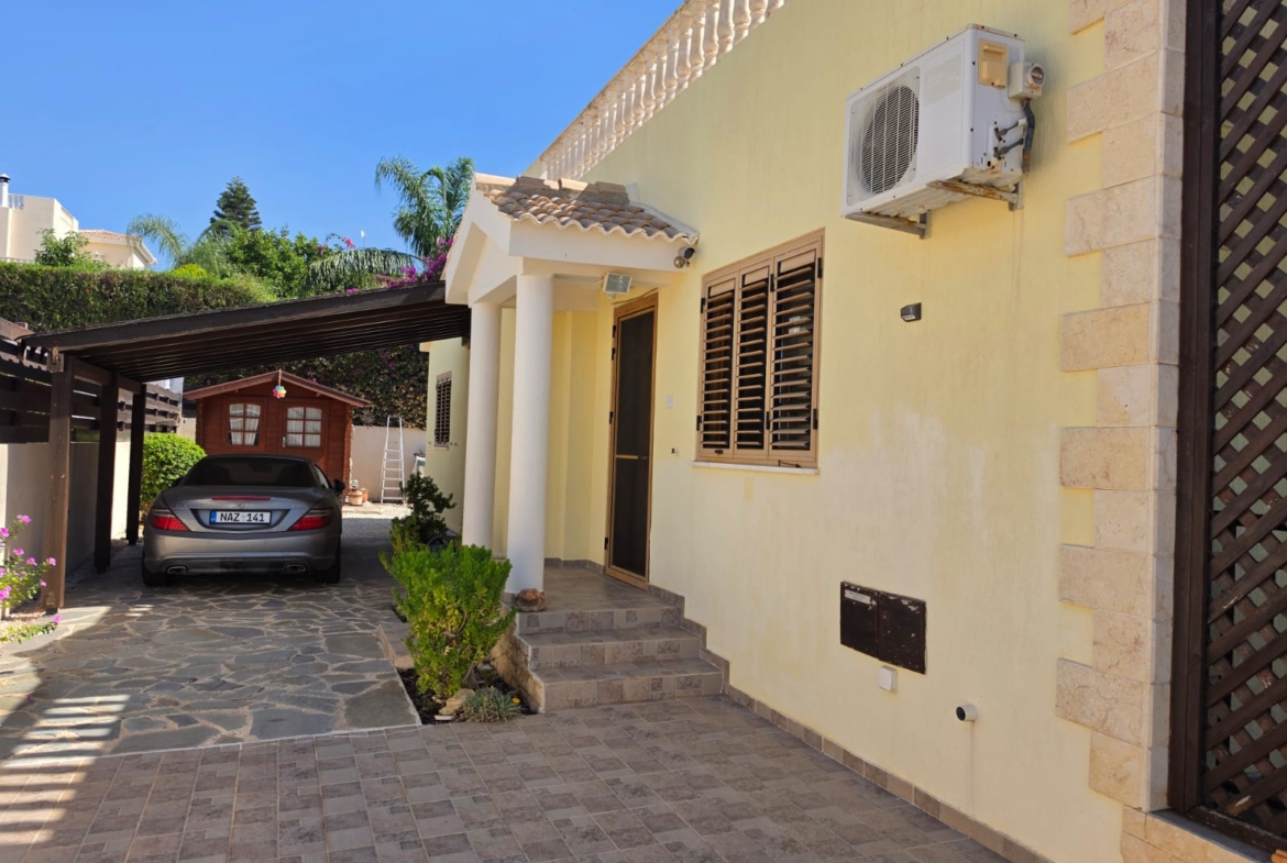 Three Bedroom Bungalow with swimming pool – Ref. SUN1589