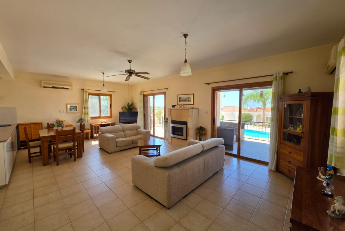 Three Bedroom Bungalow with swimming pool – Ref. SUN1589
