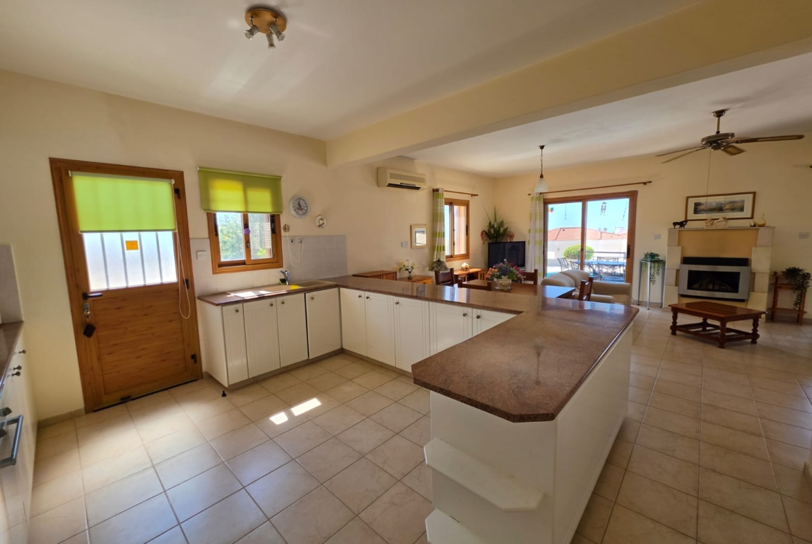 Three Bedroom Bungalow with swimming pool – Ref. SUN1589