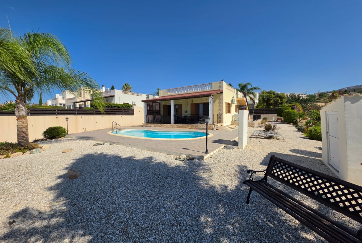 Three Bedroom Bungalow with swimming pool – Ref. SUN1589
