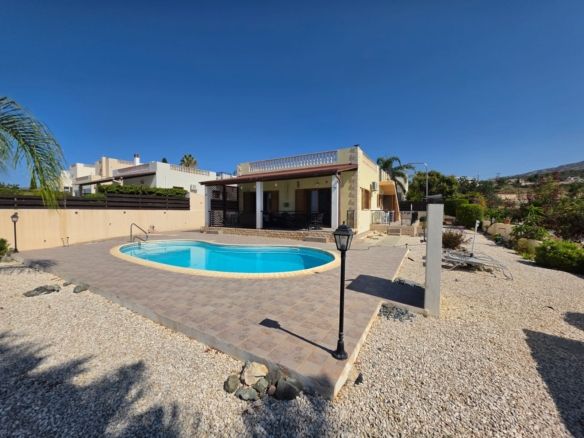 Three Bedroom Bungalow with swimming pool – Ref. SUN1589