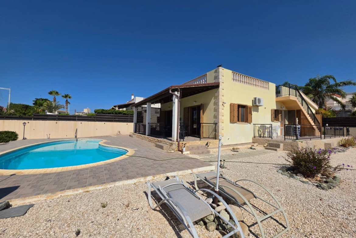 Three Bedroom Bungalow with swimming pool – Ref. SUN1589