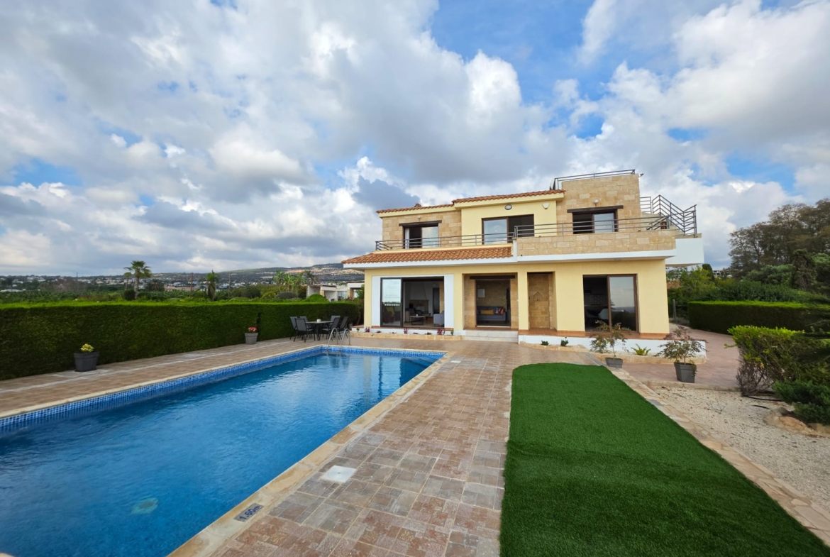 Four Bedroom villa with a swimming pool by the coast line Ref. SUN1591