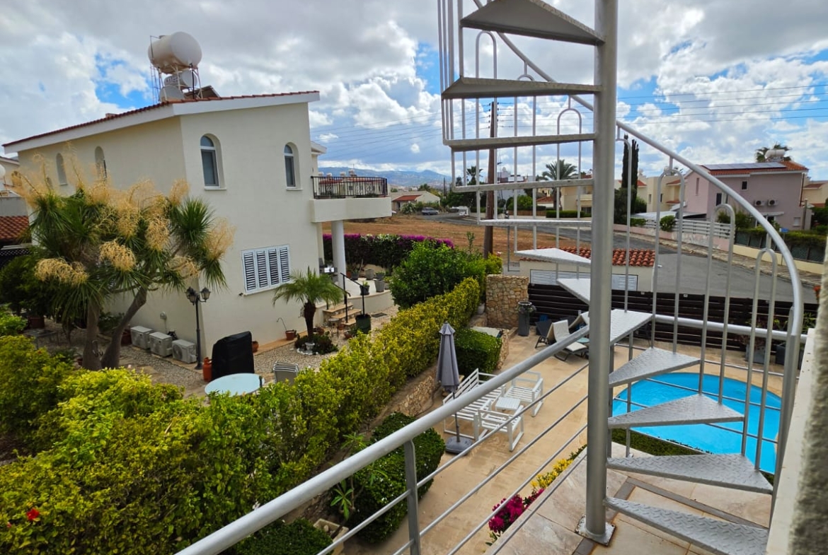 Two Bedroom Apartment with Roof Garden – Ref. SUN1590
