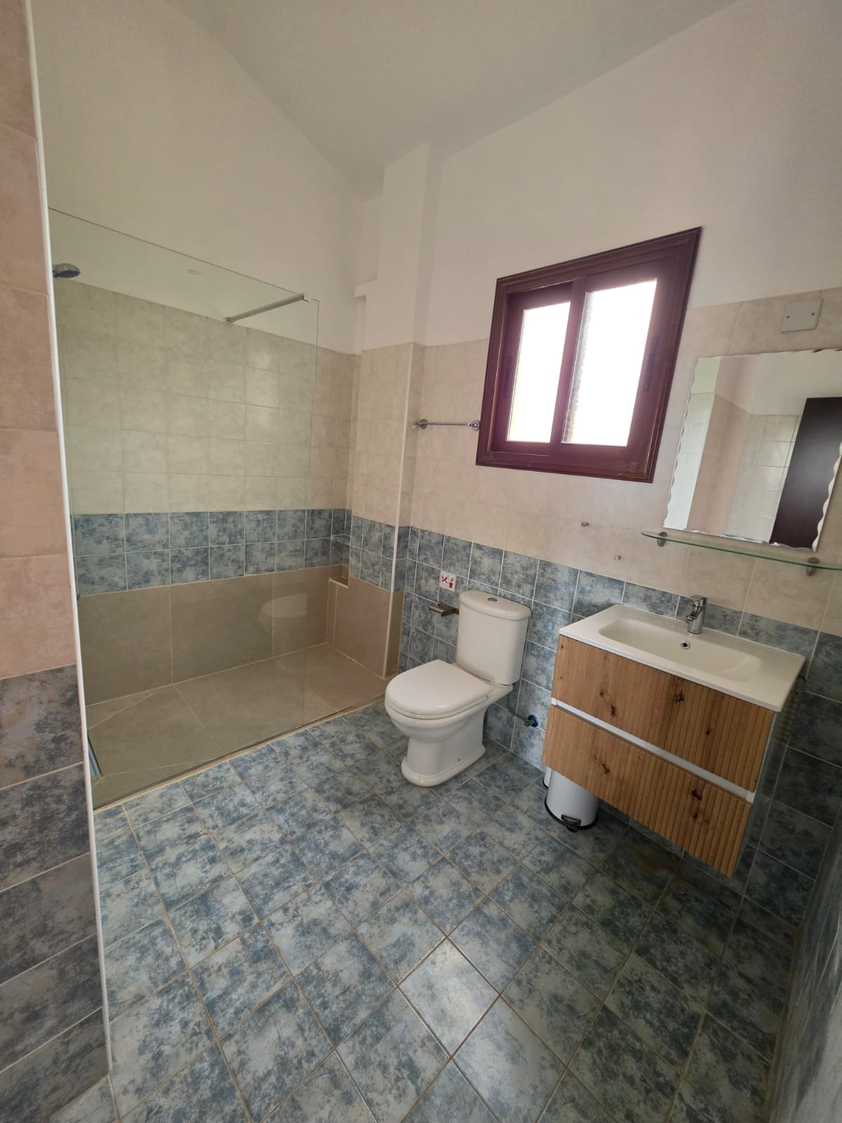 13 Four Bedroom villa with a swimming pool by the coast line Ref. SUN1591