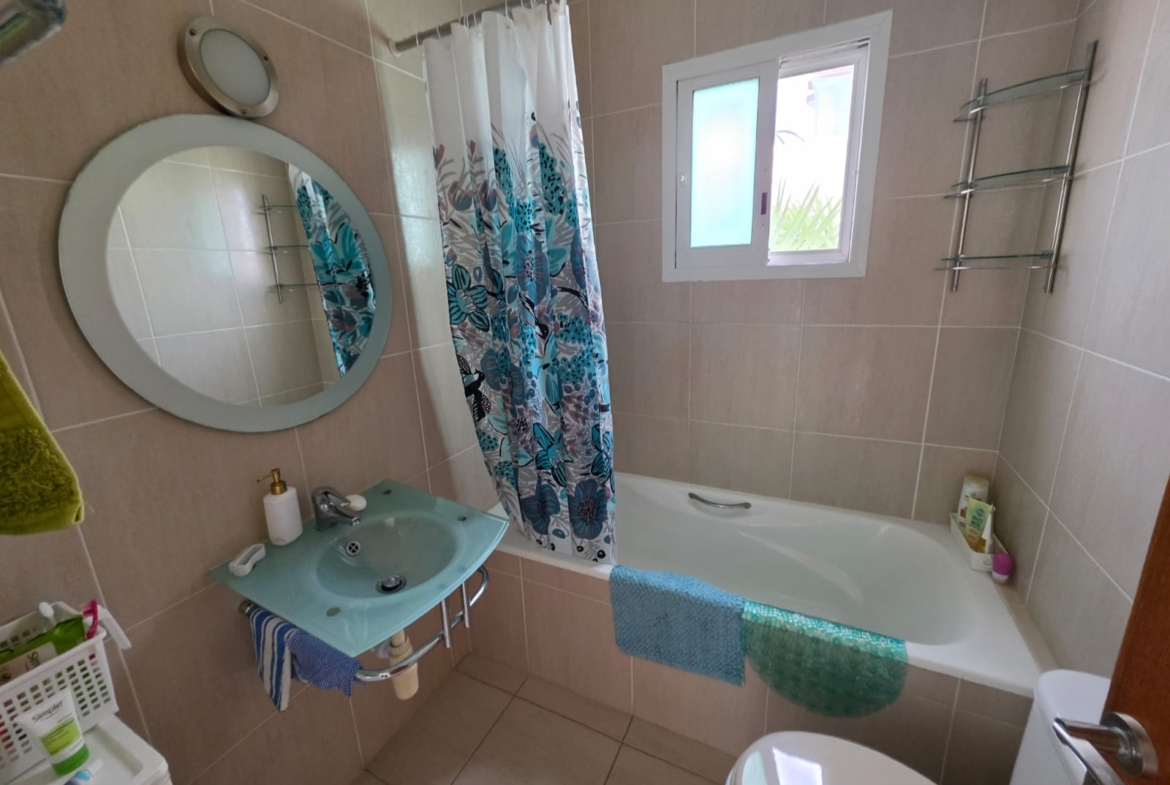 Two Bedroom Apartment with Roof Garden – Ref. SUN1590