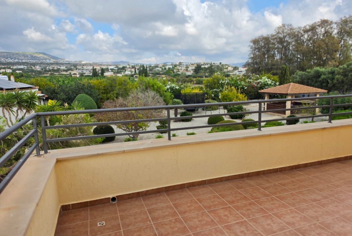 Four Bedroom villa with a swimming pool by the coast line Ref. SUN1591