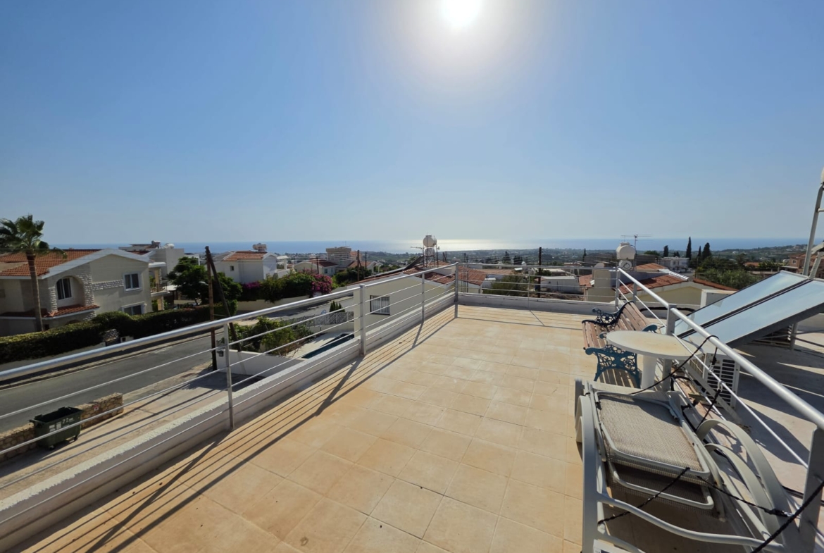 Two Bedroom Apartment with Roof Garden – Ref. SUN1590