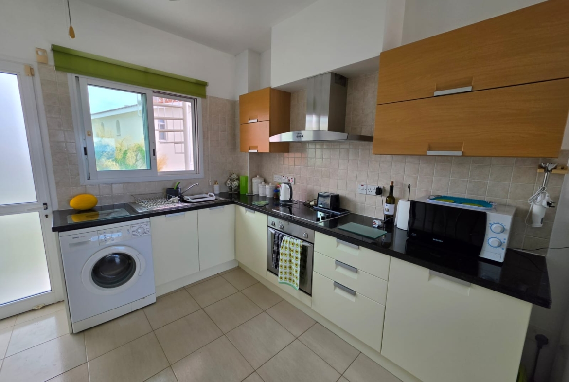 Two Bedroom Apartment with Roof Garden – Ref. SUN1590