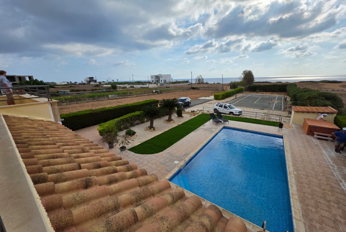 Four Bedroom villa with a swimming pool by the coast line Ref. SUN1591