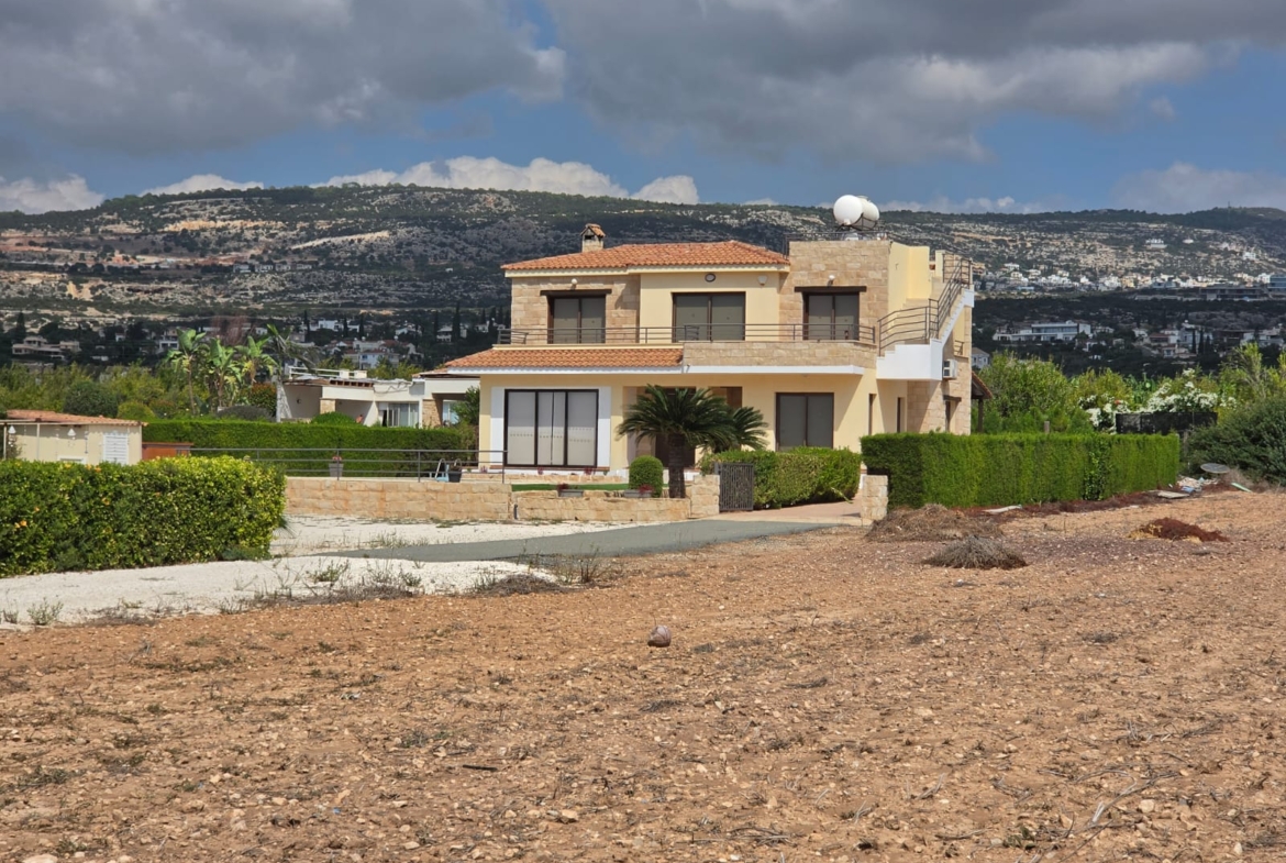Four Bedroom villa with a swimming pool by the coast line Ref. SUN1591