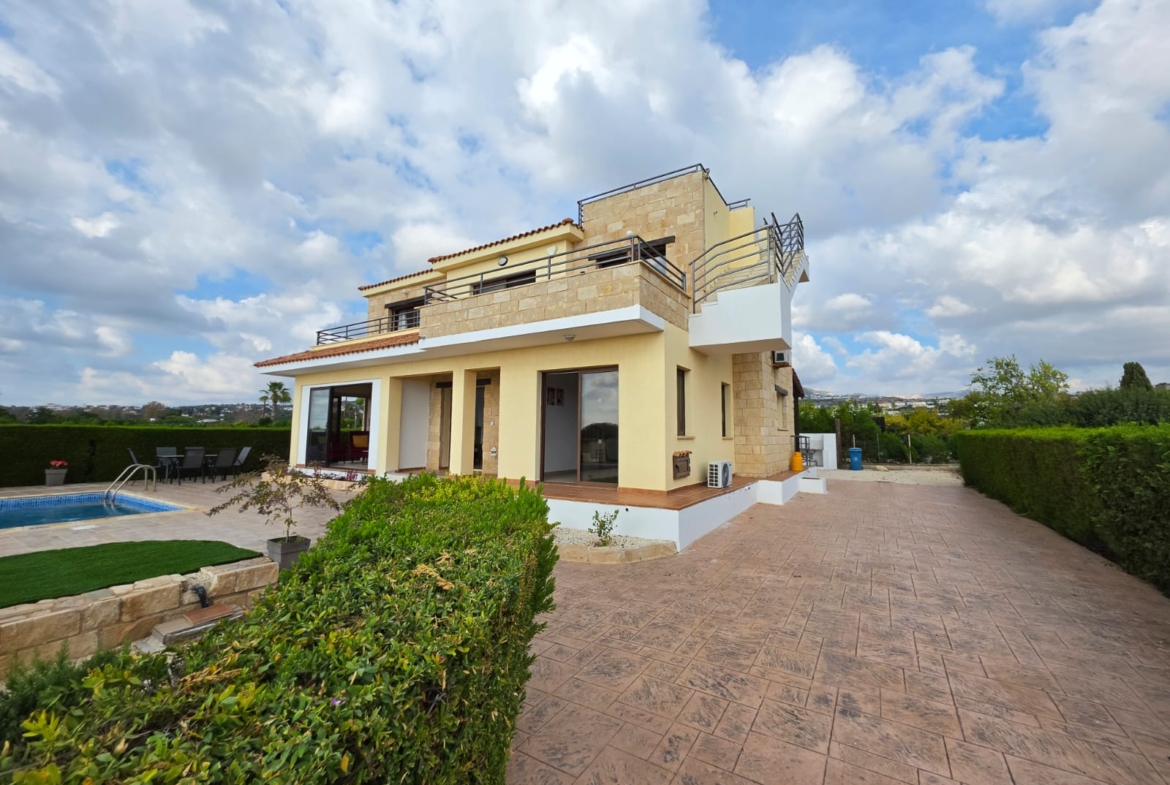 Four Bedroom villa with a swimming pool by the coast line Ref. SUN1591