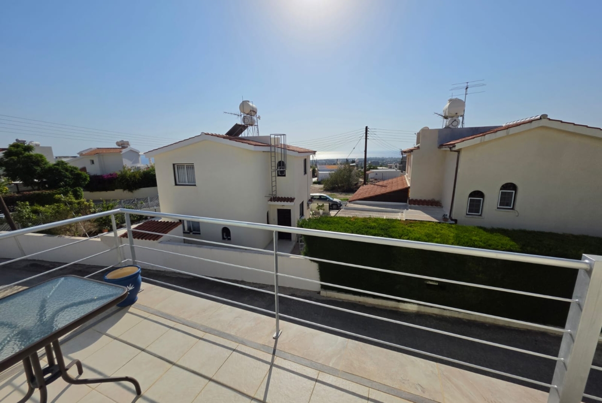Two Bedroom Apartment with Roof Garden – Ref. SUN1590