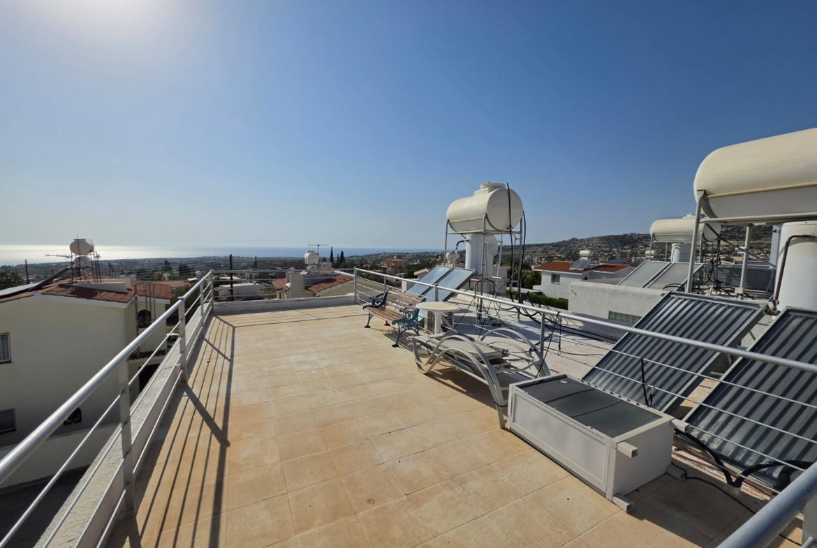 Two Bedroom Apartment with Roof Garden – Ref. SUN1590