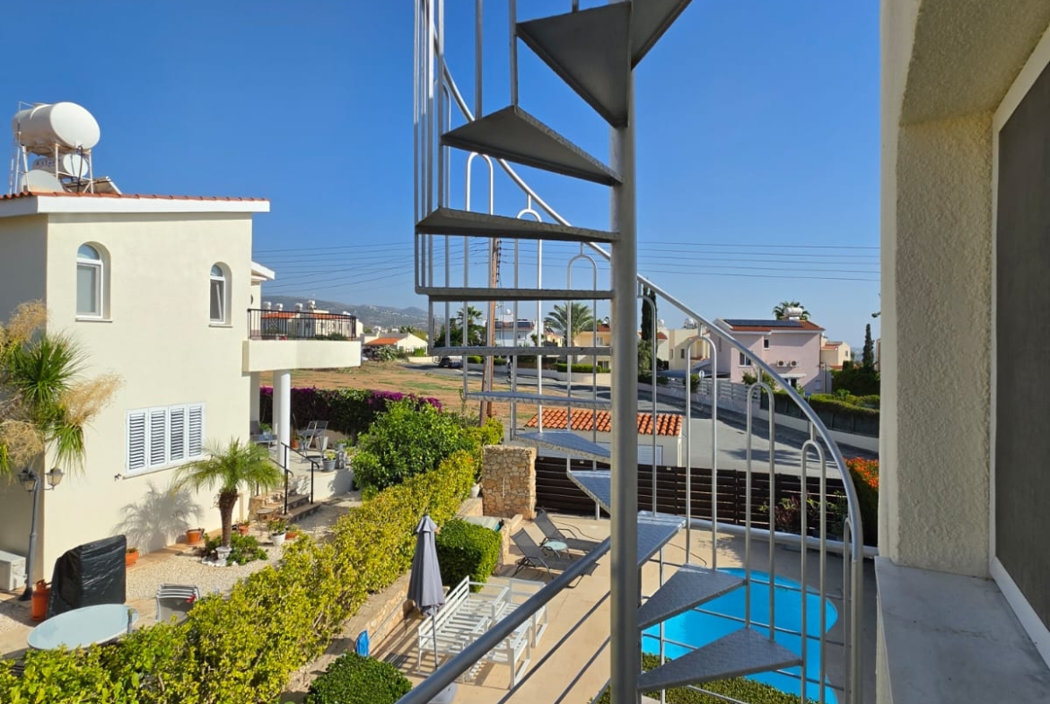 Two Bedroom Apartment with Roof Garden – Ref. SUN1590