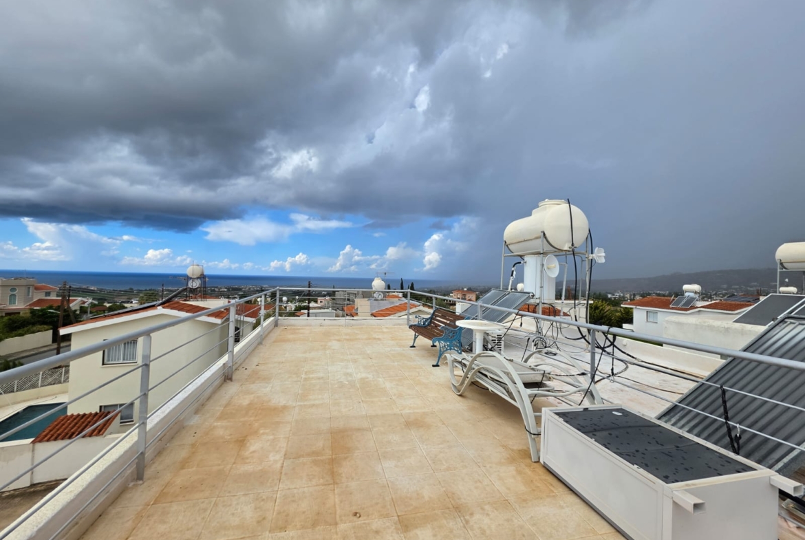 Two Bedroom Apartment with Roof Garden – Ref. SUN1590
