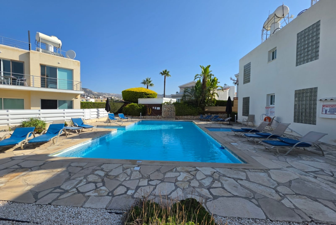 Two Bedroom Apartment with Roof Garden – Ref. SUN1590